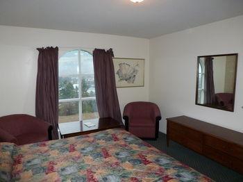 Airport Inn Lakeside Winfield Экстерьер фото